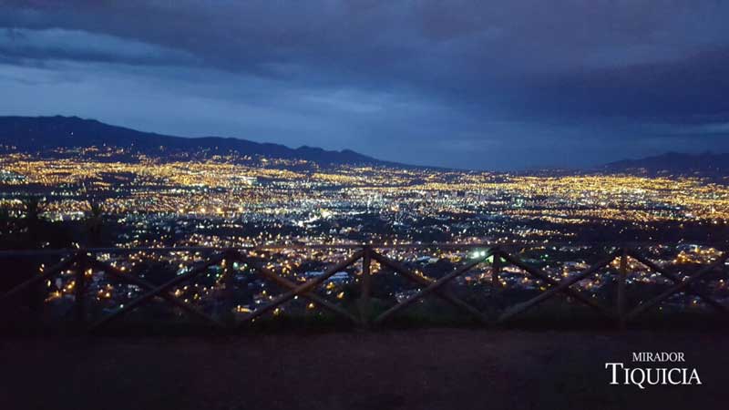 Vista al anochecer Mirador Tiquicia